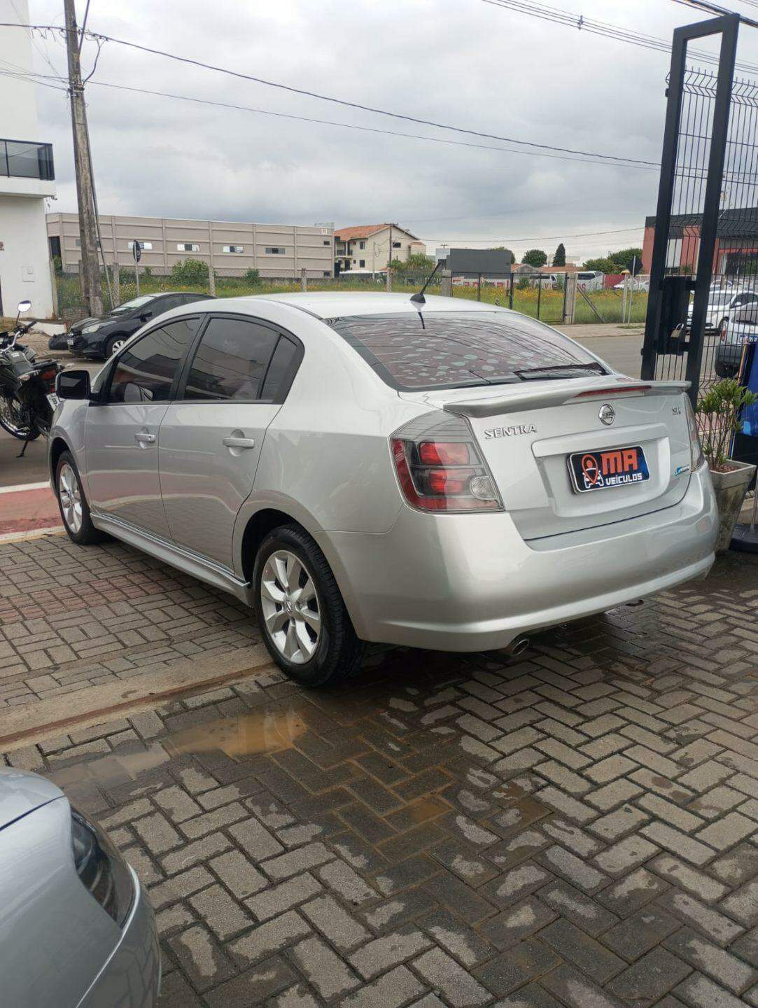 Nissan Sentra /  20S FLEX 2012